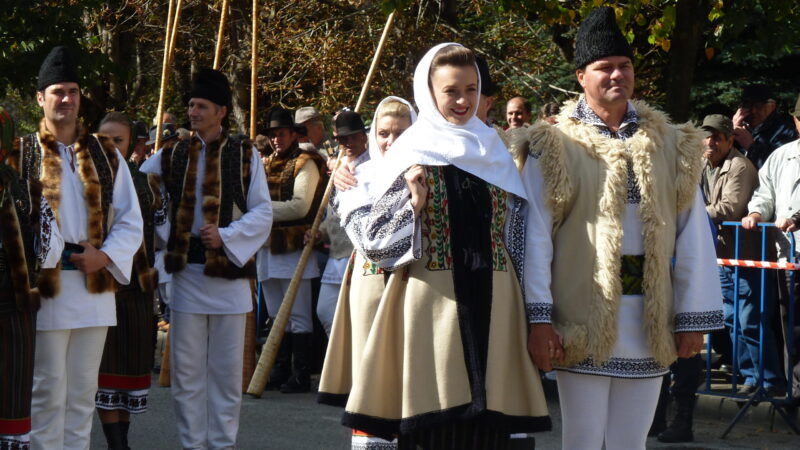 People in traditional romanian costume